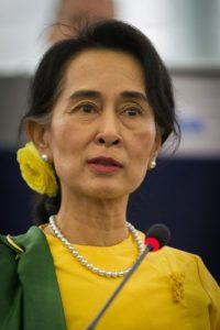 Remise_du_Prix_Sakharov_à_Aung_San_Suu_Kyi_Strasbourg_22_octobre_2013-18.jpg